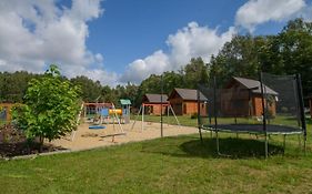 Całoroczny Domek Sosenka 1-5 z 2 sypialniami, aneksem, łazienka i salon
